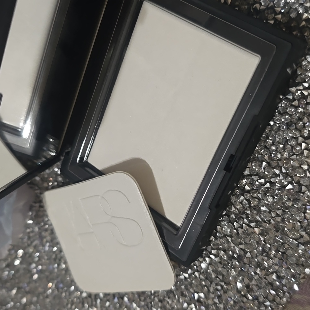 ❇️🧚♀️NARS Translucent Crystal Light Reflecting Setting Powder NWT - Picture 5 of 5